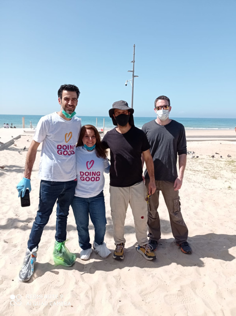 נקיון חופים - יום המעשים הטובים