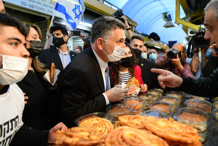 גדעון סער בשכונת התקווה בתל אביב