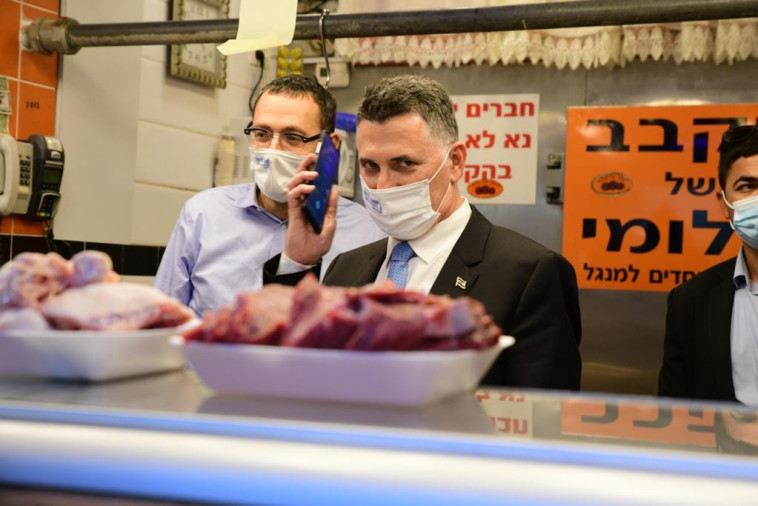 גדעון סער בשכונת התקווה בתל אביב