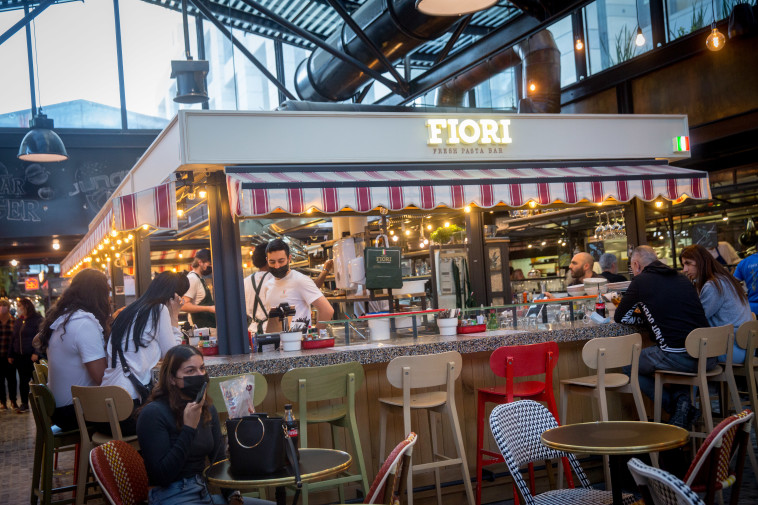 פתיחת בתי הקפה והמסעדות לאחר הסרת הגבלות הקורונה