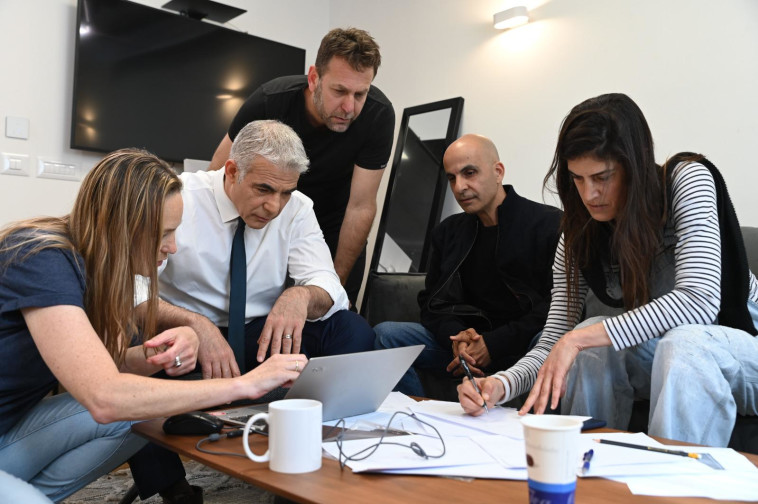 לפיד מתכונן לעימות