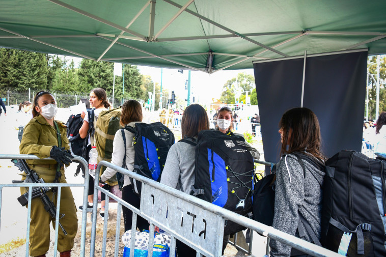 מתגייסים לצה''ל בבקו''ם