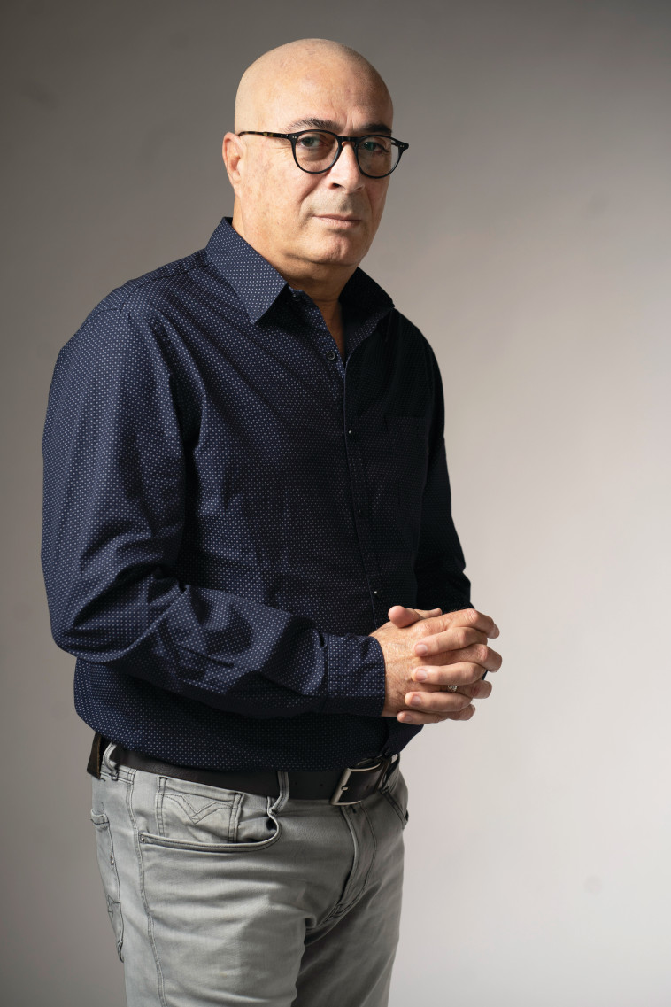 מנו גבע, סוקר חדשות 12, מנכ''ל ובעלים של מכון ''מדגם ייעוץ ומחקר בע''מ''