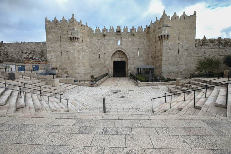 שער שכם ריק בסגר