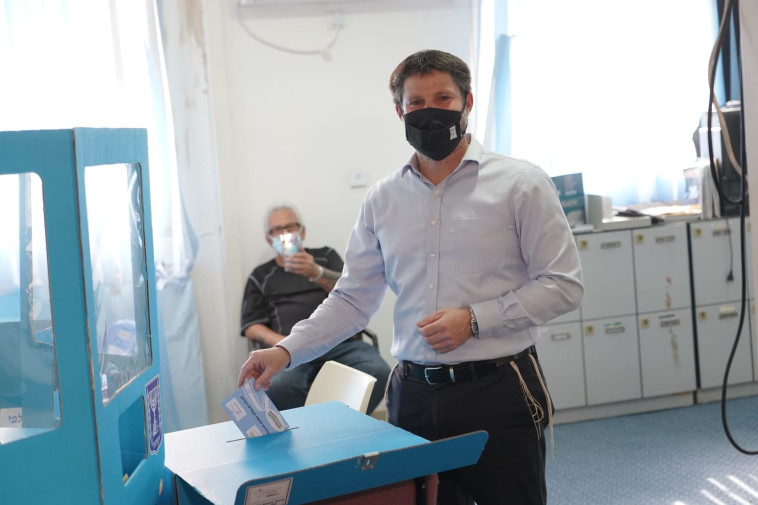 יו''ר הציונות הדתית בצלאל סמוטריץ' הצביע בקלפי בקדומים