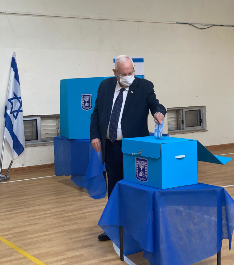 נשיא המדינה ראובן ריבלין הגיע להצביע בקלפי בירושלים (צילום: ללא קרדיט)