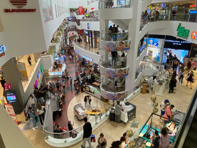 הישראלים יצאו לקניות ביום הבחירות