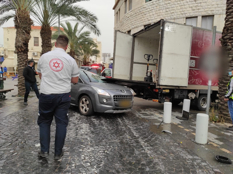 זירת התאונה בחיפה (צילום: תיעוד מבצעי מד''א)