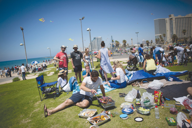 מנגלים ביום העצמאות