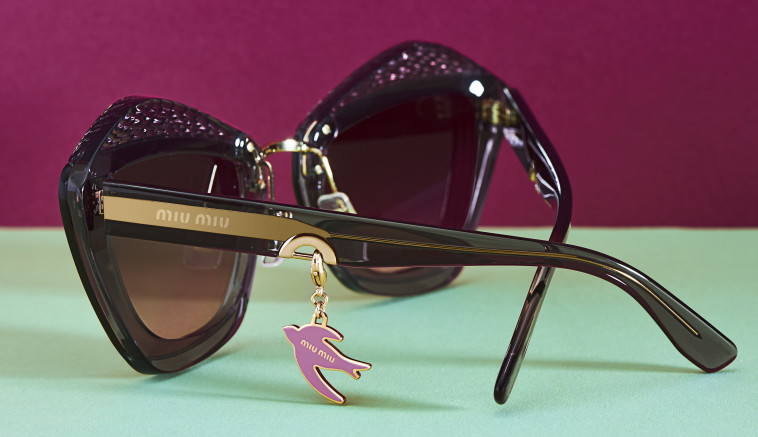 משקפי השמש של מיו מיו 