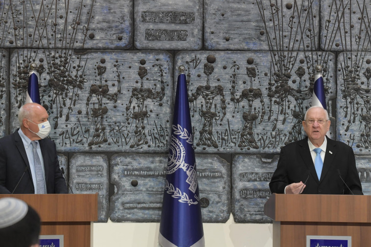 נשיא המדינה ראובן ריבלין והשופט עוזי פוגלמן במעמד קבלת תוצאות הבחירות לכנסת ה-24