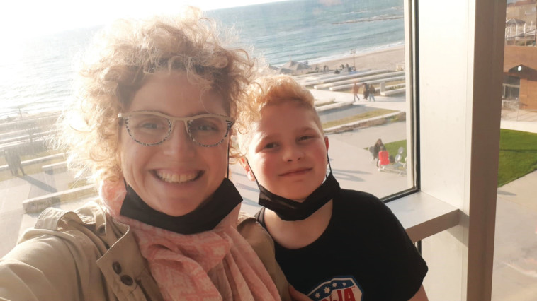 רויטל אלרון-כץ ובנה אורי