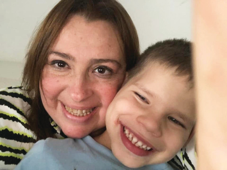 אווה מז'דבוז' ובנה אריאל 