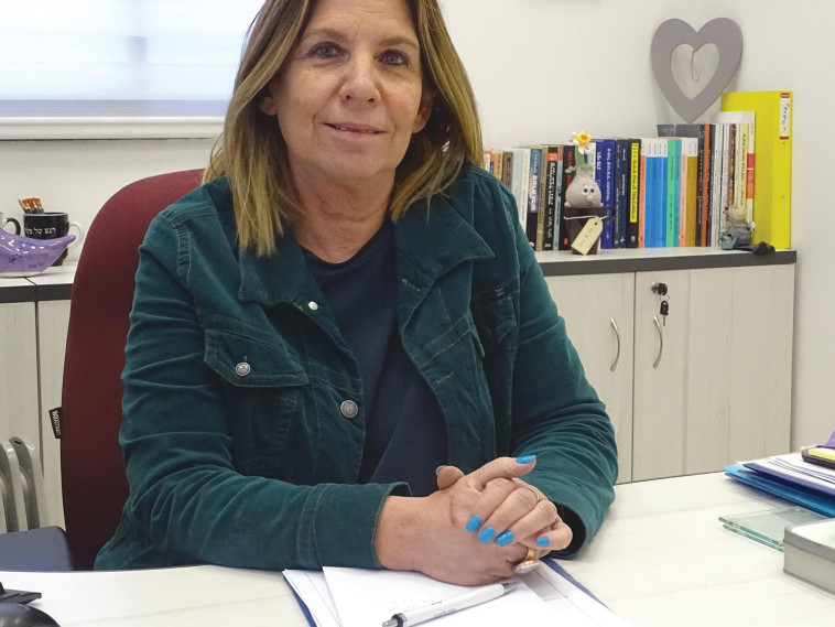 אתי לפל, אחראית השירות הסוציאלי ברפאל