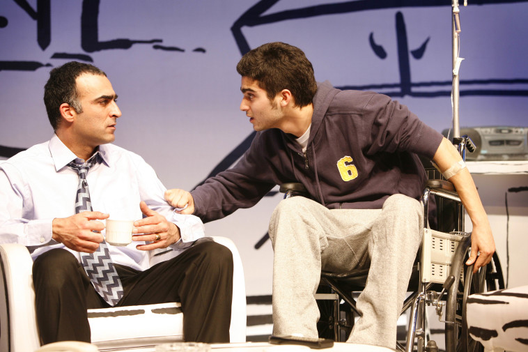 יורם טולדנו, עם אושרי כהן, מתוך ההצגה ''החולה ההודי'' בתיאטרון בית ליסין