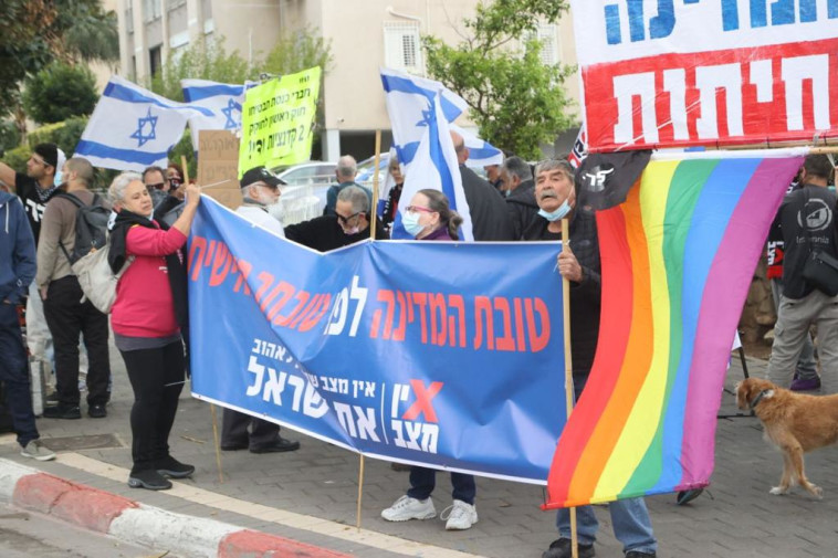 הפגנה מול ביתו של גדעון סער