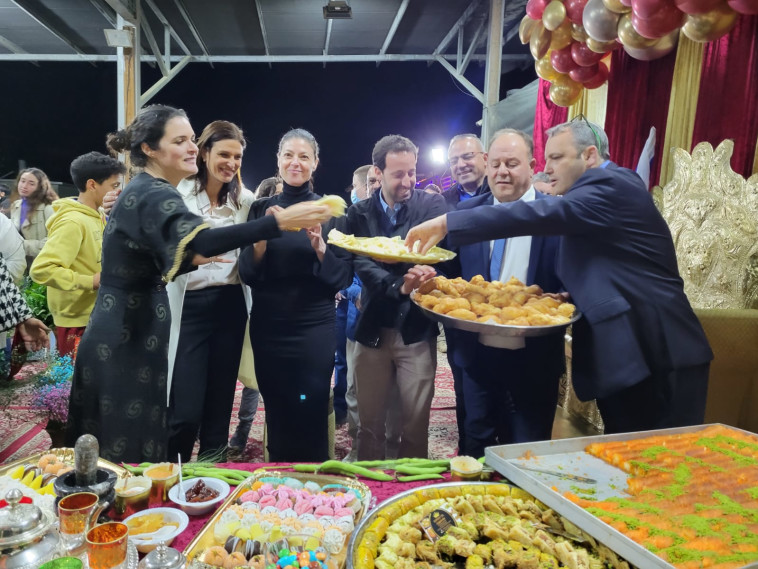 חברי מפלגת העבודה בחגיגות המימונה