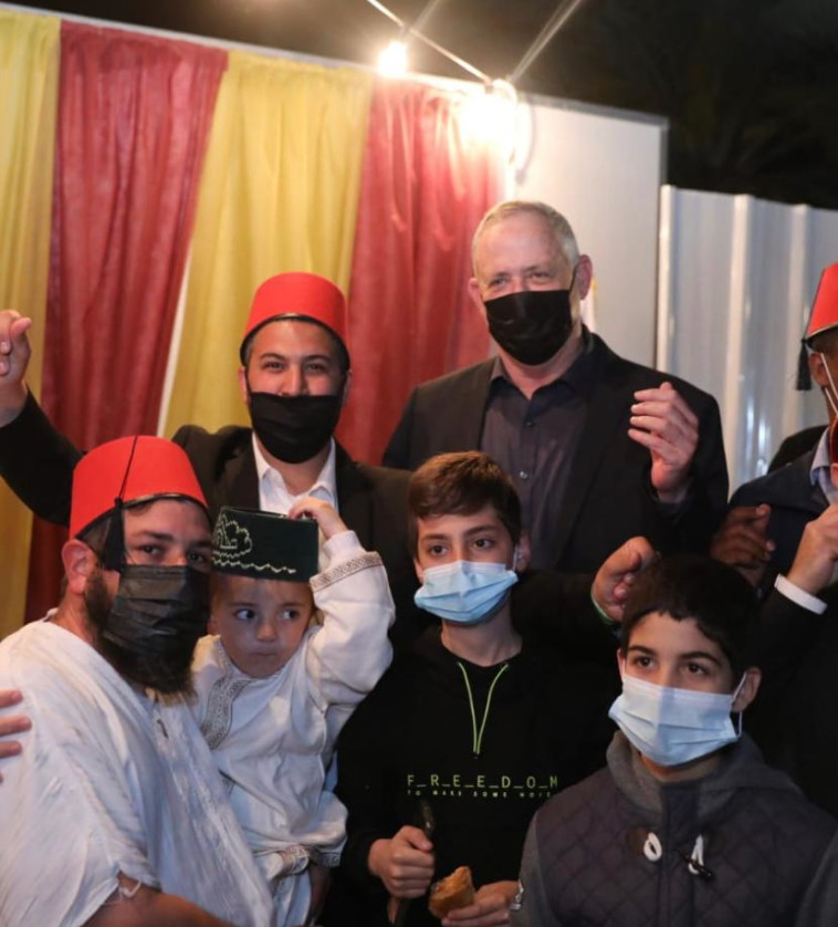 בני גנץ חוגג את המימונה במנחמיה