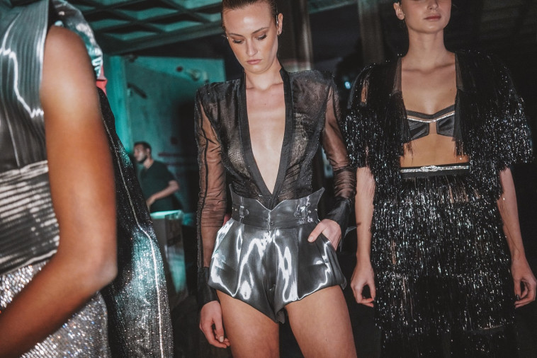 שלומית אזרד - מאחורי הקלעים 