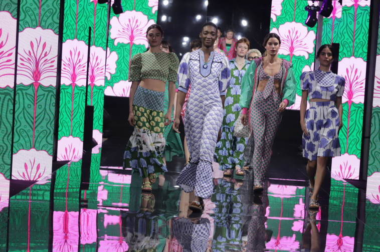 לארה רוסנובסקי - שבוע האופנה 