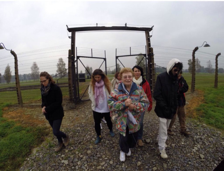 אווה ומשפחתה המסע לאוושוויץ לפני כמה שנים