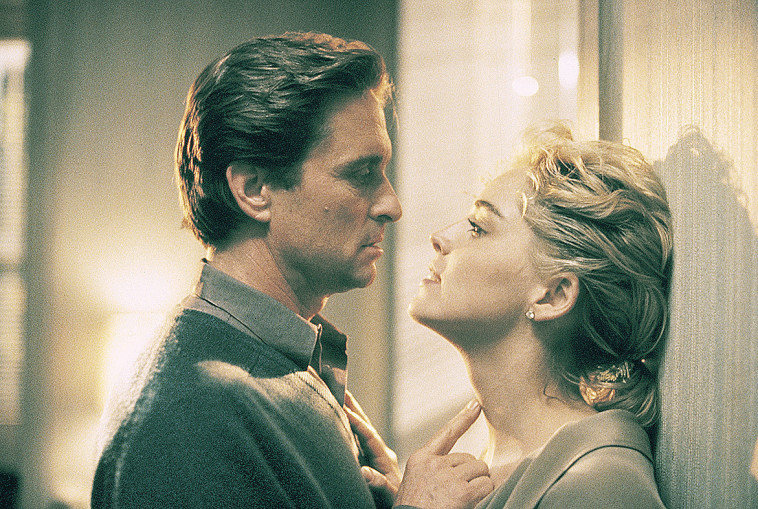 שרון סטון ומייקל דאגלס ב''אינסטינקט בסיסי''