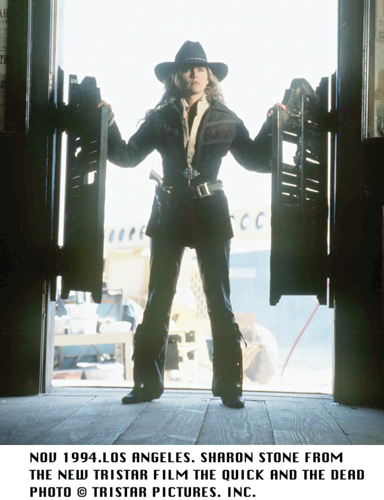 שרון סטון ב''המהירים והמתים''