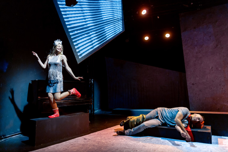 מתוך ''לחן ורשאי'' בתיאטרון ''מלנקי''