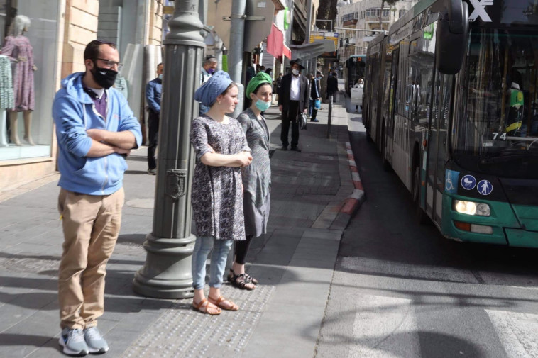 עומדים בצפירה בירושלים