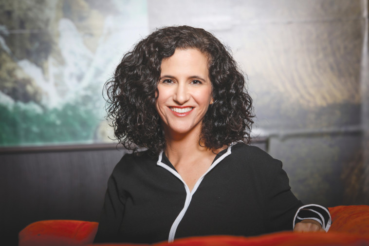 ענבל אורן-מנהלת תקשורת וקיימות בנספרסו ישראל 