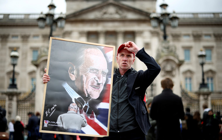 בבריטניה אבלים על מותו של הנסיך פיליפ (צילום: רויטרס)