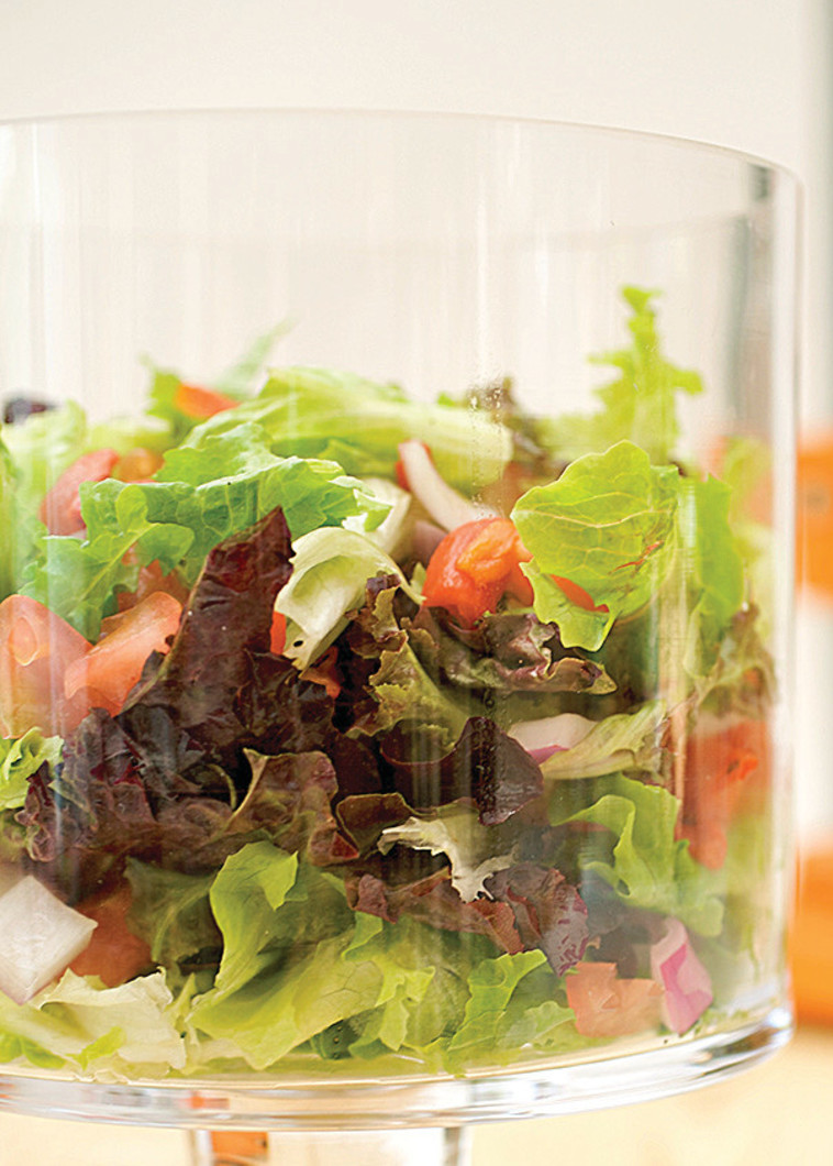 סלט חסה ואנשובי