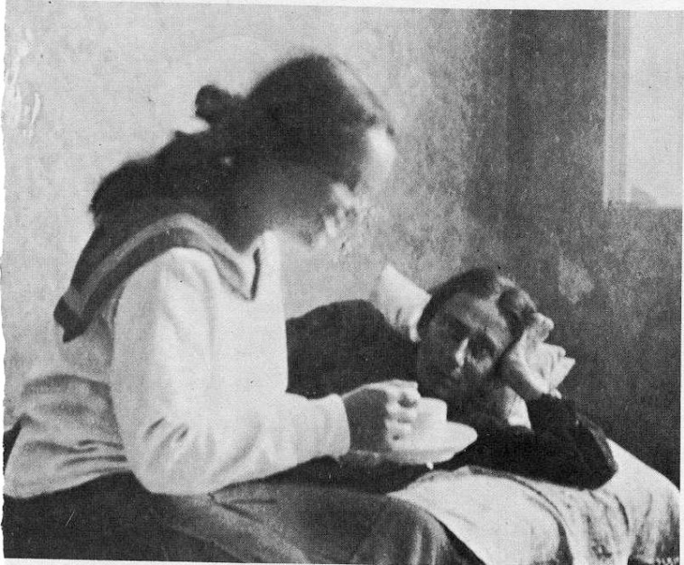 שרה מילשטיין סועדת את רחל 