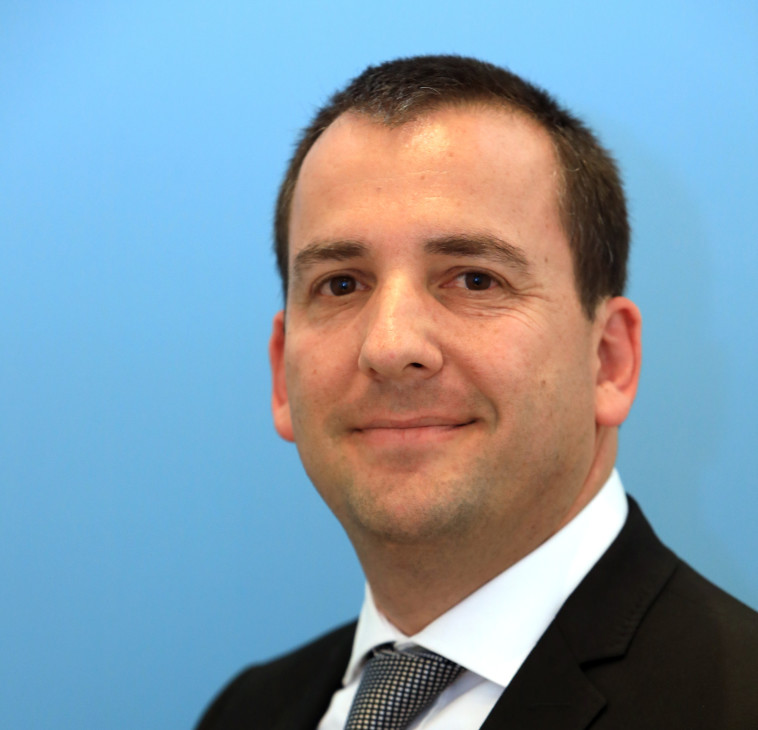 אלחנן שפירא, מנהל השירות הבולאי בדואר ישראל