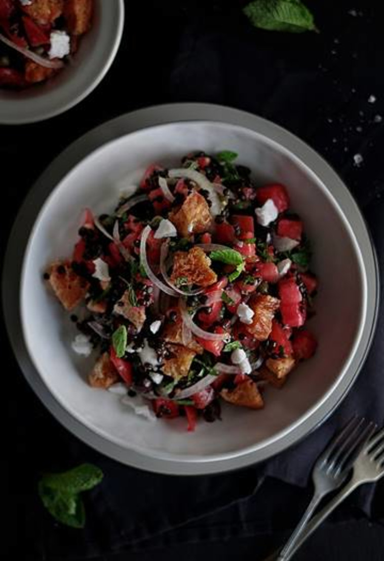 סלט עדשים שחורות