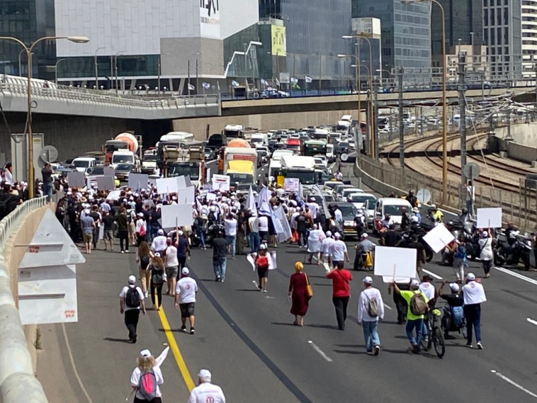 הפגנה למען איציק סעידיאן - חסימת איילון
