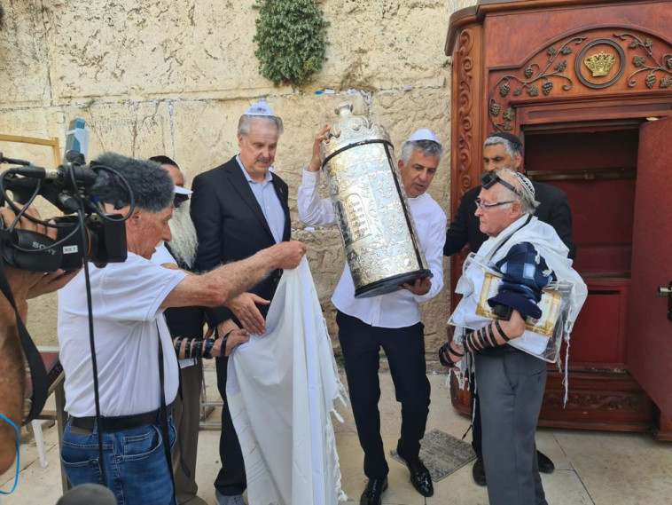 שורדי השואה בכותל