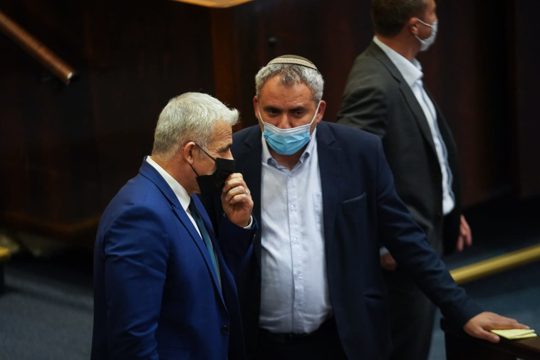 יאיר לפיד וזאב אלקין במליאת הכנסת