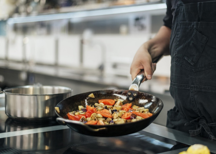 סדנת בישול באווירה אינטימית זו חגיגה של טעמים וניחוחות,  שמאפשרת מפגש חווייתי ואישי מאוד עם המשתתפים