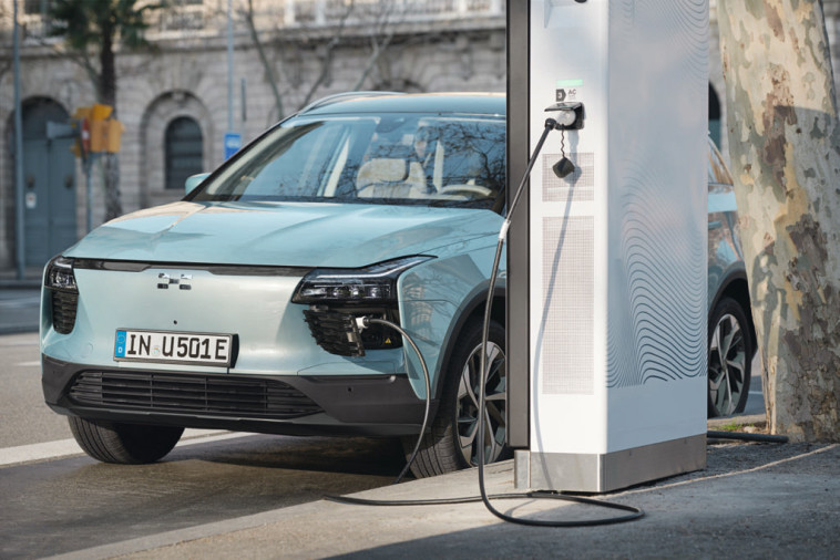 רכב חשמלי בהטענה