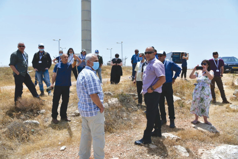 הביטחוניסטים במהלך סיור עיתונאים בשומרון