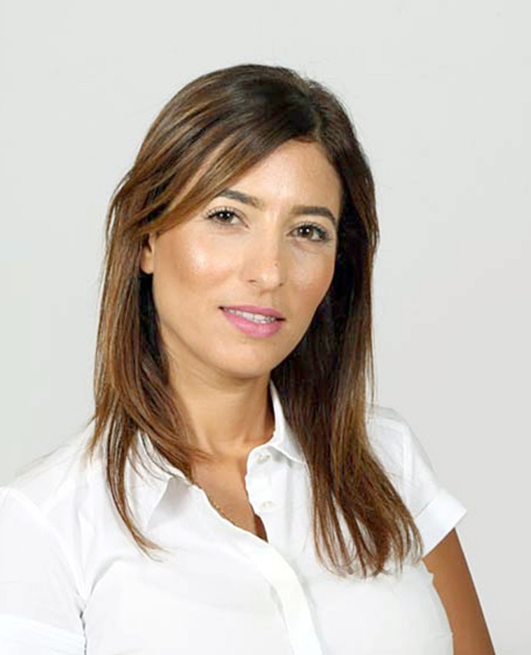 זהורית בטיטו, מנהלת המחלקה העסקית בבנק הפועלים בסניף דימונה