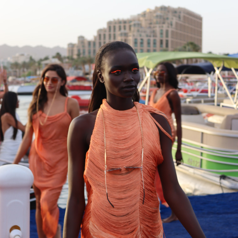 השמלות של מאי משיח בתצוגה