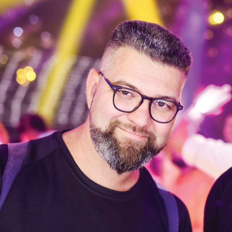 צלם האירועים גל יאסנקוב, ''גלושא צלמים''