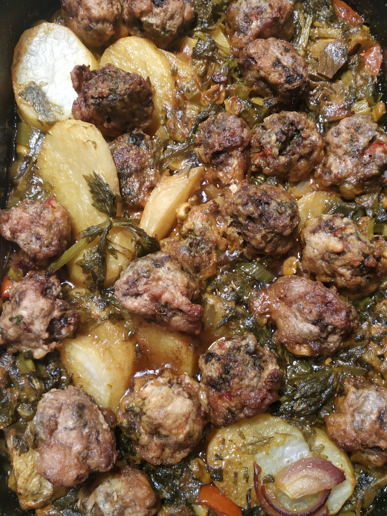 קציצות בשר ועלי גפן