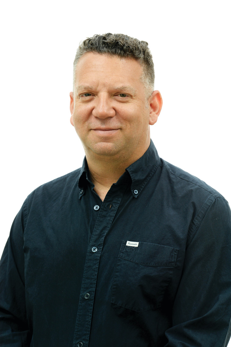 מנכ''ל סנו, יובל לנדסברג