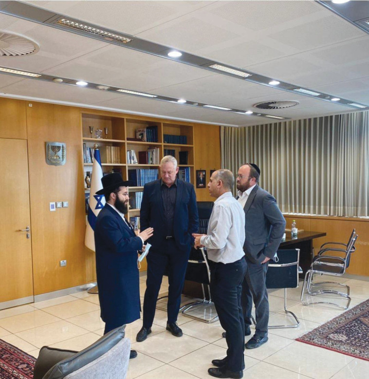 בני גנץ בפגישה עם החרדים