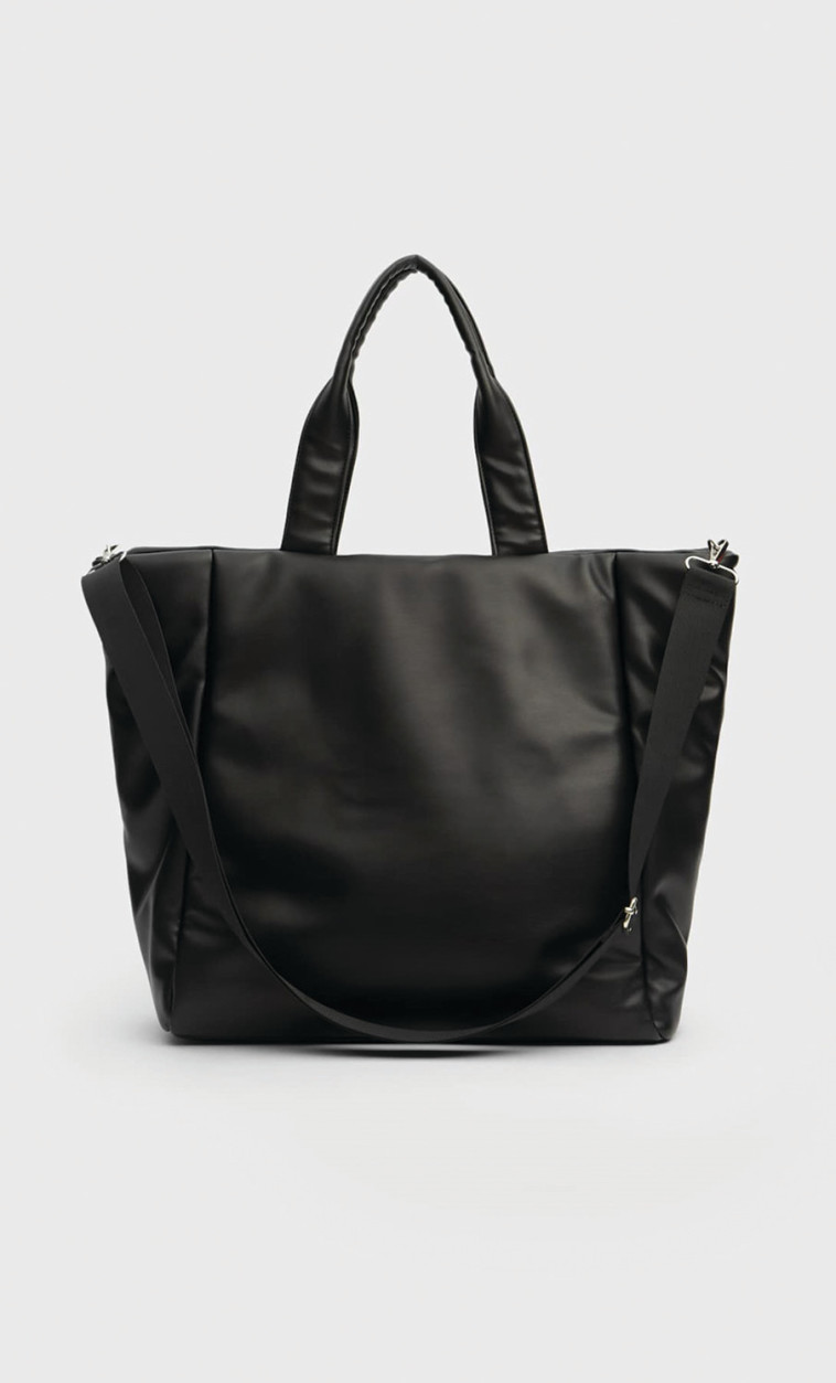 תיק אוברסייז של STRADIVARIUS, 169.90 שקלים