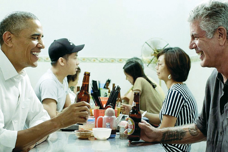 אנתוני בורדיין עם ברק אובמה בווייטנאם