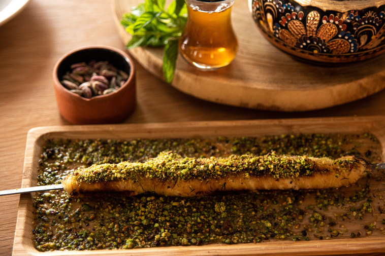 שיפוד של כנאפה וגבינות